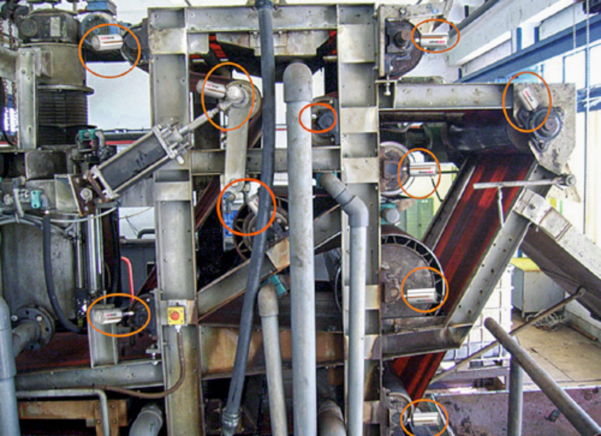 Belt filter press with dozens of lubrication points