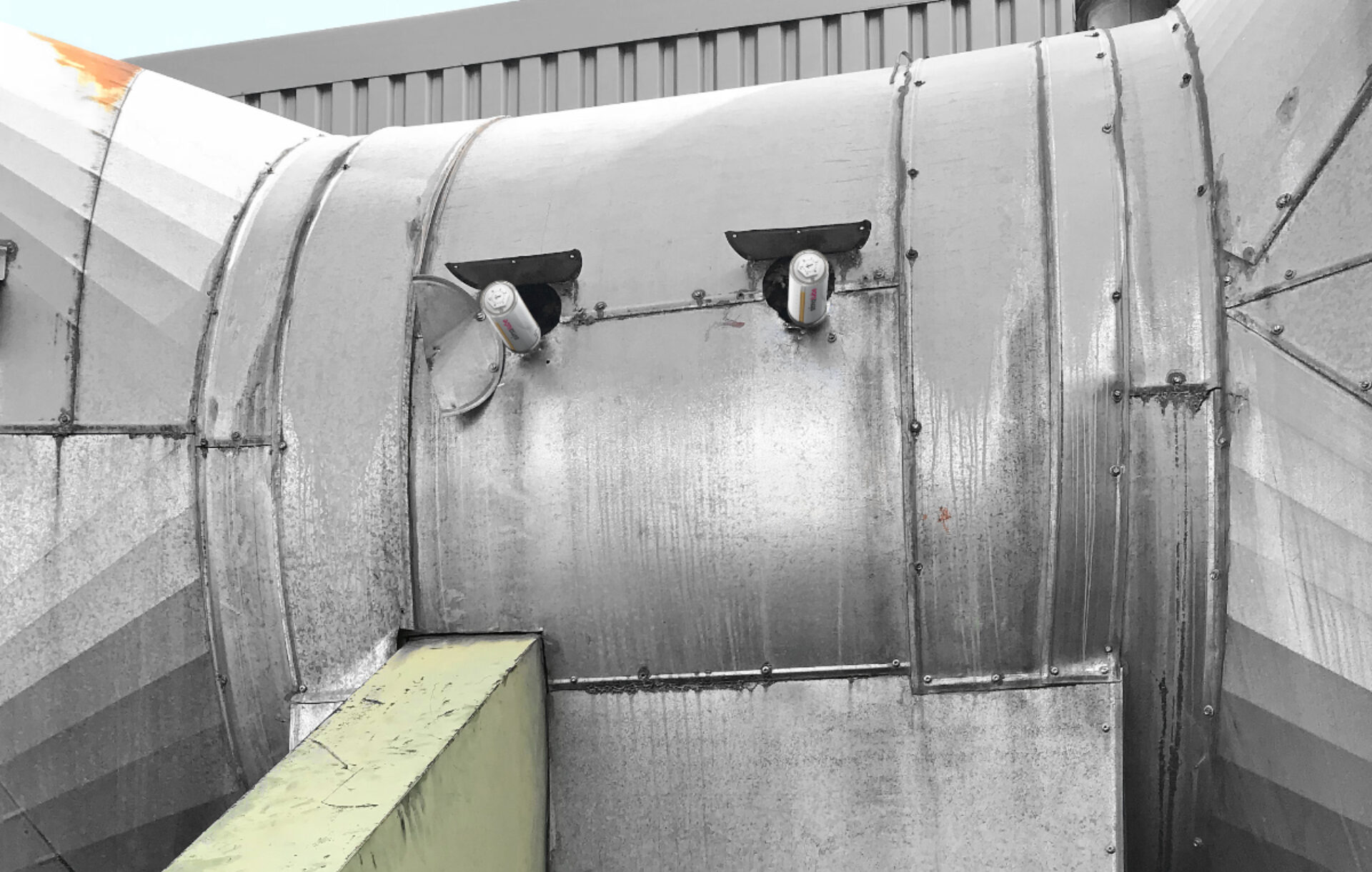 Lubrication of the bearings of a ventilation unit with 125 ml